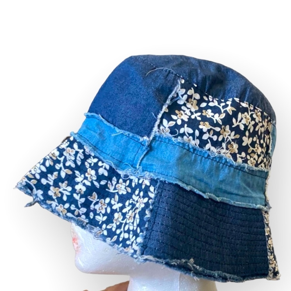 H & M chambray denim ditsy floral patchwork bucket hat boho beach summer blue